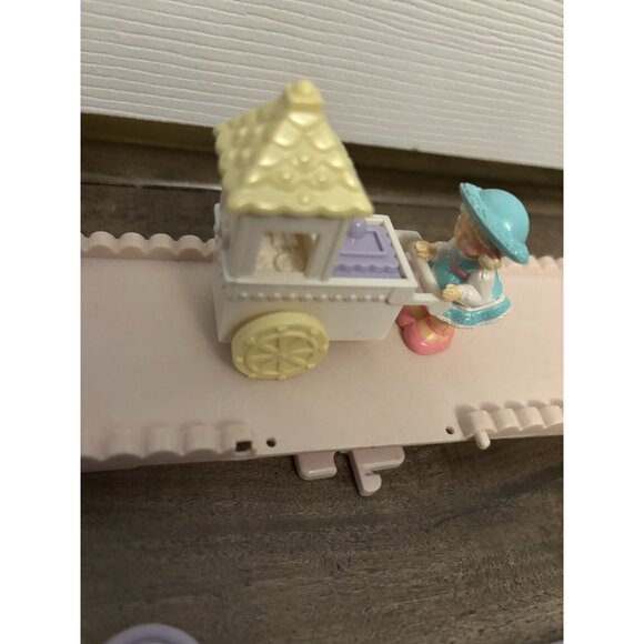 Vintage 1988 Fisher Price #5209 Precious Places Wendy And Her Ice Cream Cart - Picture 2 of 6